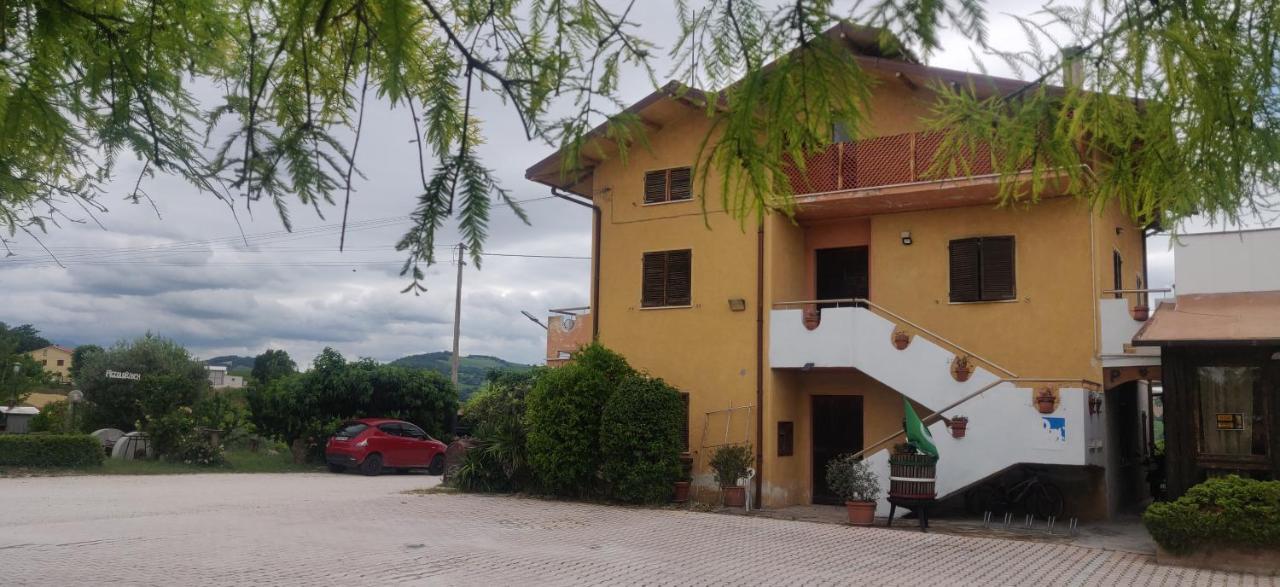 Azienda Agrituristica Piccolo Ranch San Pietro  ภายนอก รูปภาพ